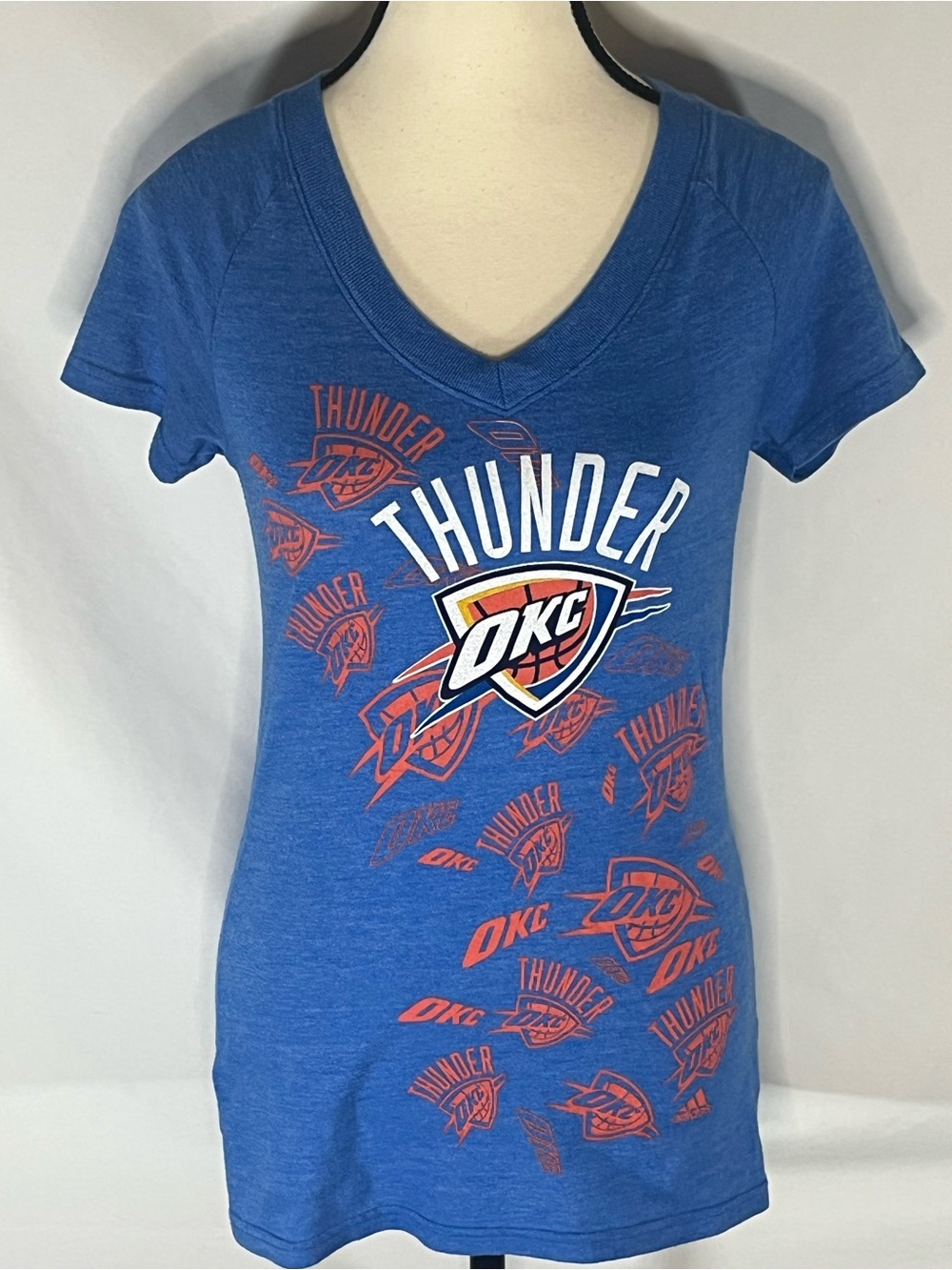 Adidas Oklahoma City Thunder NBA Women’s Heathered Raglan V-Neck T-Shirt Small